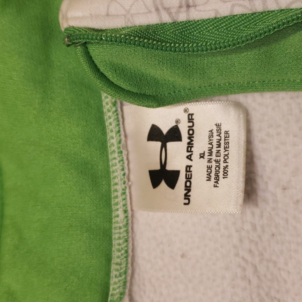 Under armor sweatshirt with front pocket